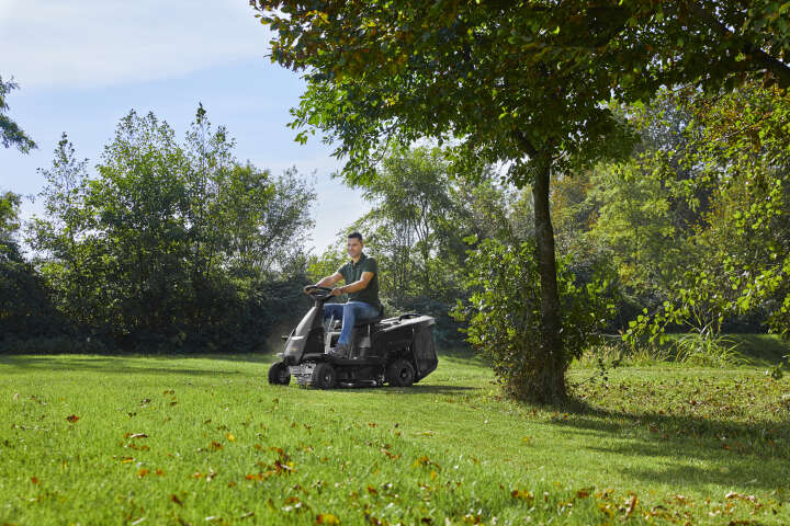 ALPINA Benzin-Rasentraktor AT2 66 QA